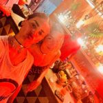 Liz Gallardo Instagram – Unas mini vacaciones para recargar las pilas antes de arrancar nuevo proyecto…….
Pronto les cuento! 😍👍🙏🏼🎥📺👏🏼👏🏼👏🏼👏🏼👏🏼

Uno de los mejores viajes de mi vida con mi #foreversoulmate @inchisandrose para celebrar su cumple especial y reafirmarnos , como bien lo aprendimos en nuestra bíblia  #sexandthecity , que NUESTRAS ALMAS GEMELAS REALES, SON NUESTRAS VERDADERAS AMIGAS. 👩🏻‍🤝‍👩🏼✨
#mommycarrie #babycarrie #fridakhalor

Y para que no se nos olvide , me hice con ella mi primer tatuaje ! 
Tanto me resistí pero me encantó el resultado! 

Gracias a @li.poke por su hermoso trabajo #handpoke 
Una belleza! 😍😍😍
Búsquenla ! Está en #puertoescondido 

#oaxacamiamor #amigasporsiempre #almasgemelas #soulmate 👩🏻‍🤝‍👩🏼🩵✨💚🎊
#travelfriends #cerrandociclos