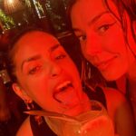 Liz Gallardo Instagram – Unas mini vacaciones para recargar las pilas antes de arrancar nuevo proyecto…….
Pronto les cuento! 😍👍🙏🏼🎥📺👏🏼👏🏼👏🏼👏🏼👏🏼

Uno de los mejores viajes de mi vida con mi #foreversoulmate @inchisandrose para celebrar su cumple especial y reafirmarnos , como bien lo aprendimos en nuestra bíblia  #sexandthecity , que NUESTRAS ALMAS GEMELAS REALES, SON NUESTRAS VERDADERAS AMIGAS. 👩🏻‍🤝‍👩🏼✨
#mommycarrie #babycarrie #fridakhalor

Y para que no se nos olvide , me hice con ella mi primer tatuaje ! 
Tanto me resistí pero me encantó el resultado! 

Gracias a @li.poke por su hermoso trabajo #handpoke 
Una belleza! 😍😍😍
Búsquenla ! Está en #puertoescondido 

#oaxacamiamor #amigasporsiempre #almasgemelas #soulmate 👩🏻‍🤝‍👩🏼🩵✨💚🎊
#travelfriends #cerrandociclos