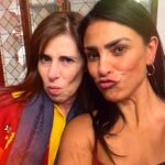 Liz Gallardo Instagram – #DiadeReyes con estos mujerones! 
@elizabethguindi @pedretgina @vicky.araico 
Nos faltaron varias pero siempre están presentes en especial nuestra florecita real @la_rebeccajones 
Las extrañamos hermanas #florecitasrockeras
Nuestra amistad continúa………
@alejandraleytv @ximenaayala @taliia_marcela 

Gracias @vicky.araico querida por invitarnos a tu hermoso hogar……… 

#doñaflorysusdosmaridos @televisa