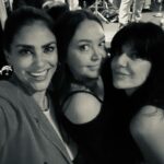 Liz Gallardo Instagram - Como fiesta patronal, este año no paré de celebrar. Y porque no ? Me pregunté yo? Porque no celebrar la vida que tanto trabajo cuesta vivir pero que tanto placer nos deja sentir. Porque no celebrar que se nos regalo un año más de vida y no olvidar que nos queda uno menos por lo cual debemos celebrar siempre. El simple hecho de respirar y estar aquí…………….. Y ahora. Por tanto agradezco a mi único Dios, el UNIVERSO , el COSMOS, ………. la vida que me dio y que me sigue regalando. Cada día y cada minuto respirando es un milagro. Y no debemos olvidarlo. Gracias a las personas que me felicitaron y me mandaron buena vibra y lindas palabras. El intercambio de energía lo es todo para mi. Y más gracias a quienes me estiman y celebraron conmigo esos días …….. cada uno de ustedes representan algo especial en mi vida y por eso los pensé y los solicité y les agradezco mucho su cariño siempre. 🥹🙏🏼✨🥰 Gracias al maravilloso @barbacabaret el mejor y más divertido lugar de México!!!! En especial al querido Alejandro gerente del lugar y a todo su equipo de seguridad empezando por Jesús por sus finas atenciones. Gracias @alexandramey_ por regalarme esa canción con tu preciosa voz y tu gran carisma! 🥹🙏🏼✨🥰👏🏼👏🏼👏🏼👏🏼👏🏼 Gracias a mi familia, a todas mis amigas , a mi asistente , a mis colegas y a la gente que te contiene y te apapacha. Son mi familia elegida y me siento honrada de su cariño. Y de que me aguanten gracias! 🤣🤣🤣🤣🤣🤣🤣 Mi carnal incluido el pobrecito…….. 😂😂😂😂😂 @frangallardo28 No puedo mencionar a todos pero ese fieston y cada uno de ustedes, estarán siempre en mi corazón. 🙏🏼✨🥰💚🎉🎈🎂 Ahora la pregunta obligada: Quieren que se vuelva emblemático y lo haga ahí cada año? VOTEN en los comentarios y LLAME YA !!!!!! 🤣🤣🤣🤣🤣👏🏼👏🏼👏🏼👏🏼👏🏼