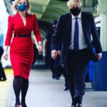 Liz Truss Instagram - Arriving in DC with @borisjohnsonuk for our meetings at the White House. 🇬🇧🇺🇸 #washingtondc #friendsandallies #amtrack