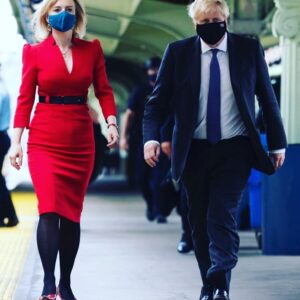 Liz Truss Instagram - Arriving in DC with @borisjohnsonuk for our meetings at the White House. 🇬🇧🇺🇸 #washingtondc #friendsandallies #amtrack