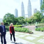 Liz Truss Instagram - KL #Malaysia #Commonwealth #Friends 🇬🇧🇲🇾
