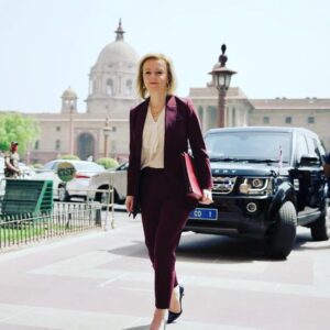 Liz Truss Instagram - In India deepening our economic and security partnership. 🇬🇧🇮🇳 #democracy