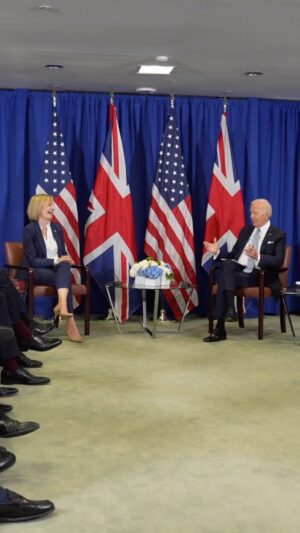 Liz Truss Instagram - The UK and US are steadfast allies 🇬🇧🇺🇸