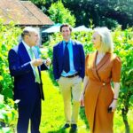 Liz Truss Instagram - I heard it on the grapevine....🍇 #winetrade #grapeexpectations #englishsparkling #wiston