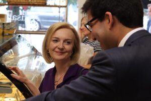 Liz Truss Instagram - 🥩🍞 Liz Truss stopped off in Hartley Wintney recently to meet some of our local businesses in North East Hampshire. 

🔵✅ Liz has a clear, Conservative vision for our country and our economy.

🇬🇧 Backing business
💷 Cutting taxes
👨‍👩‍👧‍👦 Helping families

👀 And leaders from the Federation of Small Businesses agree, saying today that Liz has best policies for small firms…

👉 telegraph.co.uk/politics/2022/07/29/liz-truss-has-best-policies-small-firms-say-business-leaders/ 

#LizForLeader #TrustedToDeliver #BackingBritishBusiness #HighStreet #LocalBusiness #Local #Business #Growth #Commerce #Jobs #NEH #NEHants #NorthEastHampshire #Hampshire @goodtastebakery_ @elizabeth.truss.mp #BeingLocalMatters #MinistersofInstagram #MPsofInstagram