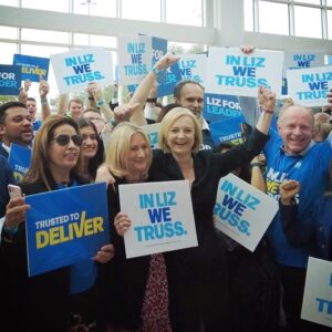 Liz Truss Instagram - 🗳 Vote #LizForLeader
I have the vision to get our econony growing, unite our Party and win the next election.