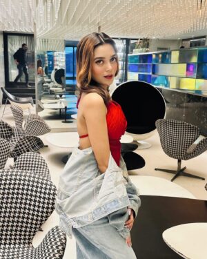 Liza Sarkar Instagram - not yours♥️