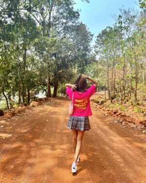 Liza Sarkar Instagram - Lost in 🌿🦋💕

📀 @sudipta_sarkar_lucy