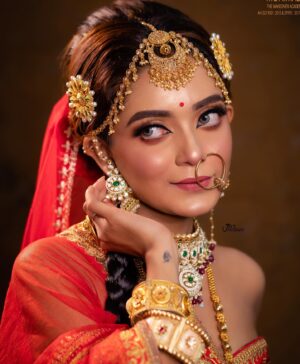Liza Sarkar Instagram - @monimala.mondal.336 mua♥️📹 @das_joy007 
👗 @stylebybhabashis 
hairdo by @prince_ponting