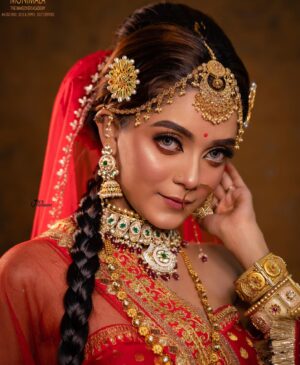 Liza Sarkar Instagram - @monimala.mondal.336 mua♥️📹 @das_joy007 
👗 @stylebybhabashis 
hairdo by @prince_ponting