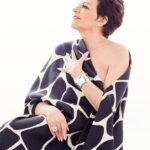 Liza Minnelli Instagram – 📸: @roberttrachtenberg 
styling:@hayley_atkin_
hair: @robertvetica
makeup: @jostrettell
manicure: @denisebourne37
cape: @maisonvalentino @pppiccioli
jewelry : @elsaperettioffiial @tiffanyandco
ring: @danarebecca