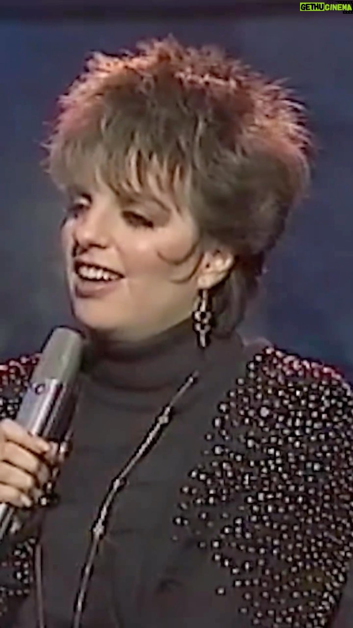 Liza Minnelli Instagram - This #WorldPianoDay watch the iconic @officiallizaminnelli performing Irving Berlin’s ‘I Love A Piano’ in 1986 on UK TV chat show Aspel & Company 🎶 #LizaMinnelli #IrvingBerlin #ILoveAPiano