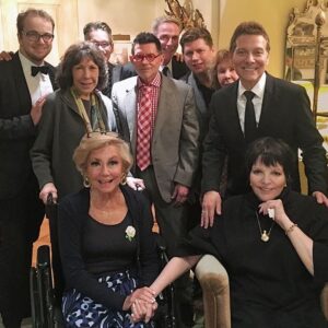 Liza Minnelli Instagram - Mitzi, I love you, darling! 😘 I can’t thank you enough for having us over to celebrate your new home! That fabulous Playbill from my Coconut Grove debut brought back a flood of memories! I can’t believe that you were there with Jack Bean! ☺️
@themitzigaynor @michaelfeinsteinsings #lizaminnelli #mitzigaynor #lizawithaz #lilytomlin
