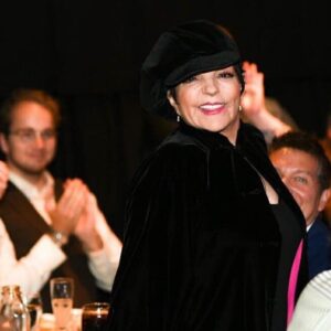 Liza Minnelli Instagram - Feeling fabulous out on the town, while supporting my darling friend, @melissa.manchester At @feinsteinsla the other night. 
Photo courtesy of my new friend, @bradroen.
#lizawithaz #feelingfabulous