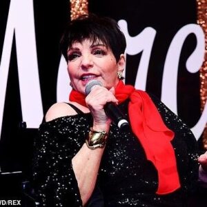 Liza Minnelli Instagram - 🎶Start spreading’ the news🎶 I had such a fabulous time at @neimanmarcus, home here in NYC. Their new @hudsonyards location is gorgeous! My baby @michaelfeinsteinsings accompanied me on “New York, New York” and I loved every minute of it. 😘❤️
#lizaminnelli #michaelfeinstein #neimanmarcus #hudsonyards #newyorknewyork #nyc #grandopening