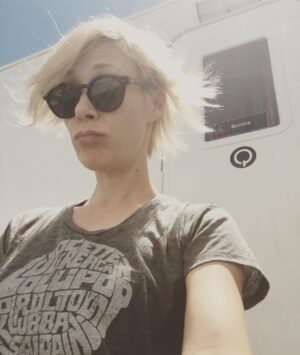 Liza Weil Instagram - It's national lollipop day! Each T-shirt sale brings movie magic to hospitalized children nationwide. See link in bio to get yours. #wearsharelollipop
@lollipoptheater
