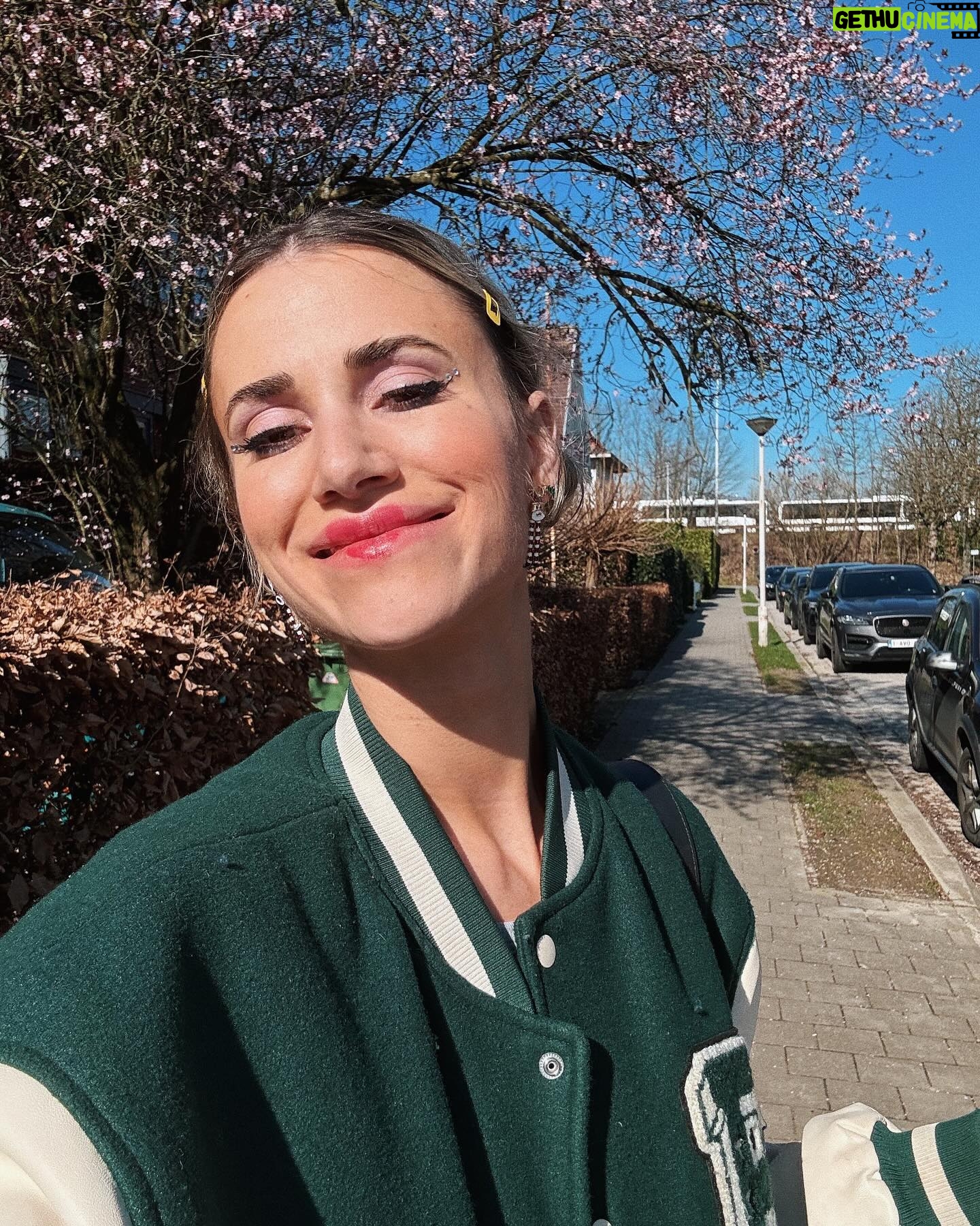 Lize Feryn Instagram - JARIG, VERLOOFD ÉN EEN GARGAMELKOSTUUM GEKREGEN! TOPDAG! 😍🥳💍 #31