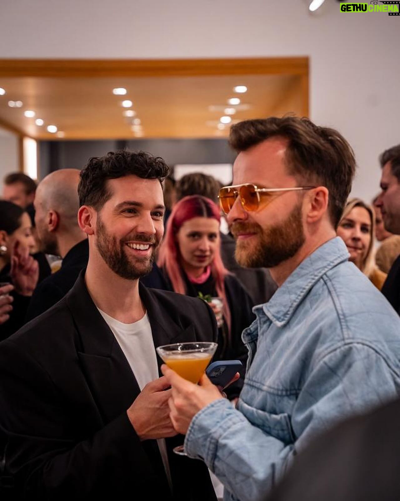 Lize Feryn - 9.7K Likes - Wat een heerlijk openingsweekend! ♡
Aangedampte ruiten en heel veel liefde. MERCI! Ons hartje zit vol. Op naar een zalige maand! @melange.label
📸 @shana.listes
Dikke merci aan @belvederevodka voor de lekkerste Belvedere Pornstar Melange 🍸
Merci @moose.by.ecomoose voor de prachtige vintage meubels
Kom gerust deze maand nog langs voor een koffietje of @drinkritchie 🫶🏻