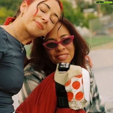 Lizzie Armanto Instagram - To the woman who nurtured my roots & watched me bloom. Happy Mother’s Day, Mom! @evaarmanto 🌸🛹 📹 @vans Director @claire_arnold #alwayspushing