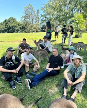 Lizzie Armanto Instagram - Thx @birdhouseskateboards for the awesome trip down under!
🇦🇺🐨
 Caught up w/ old friends, made new friends, had a hair dye birthday party (even @tonyhawk participated) & even kangaroo n koala hangout!🌟