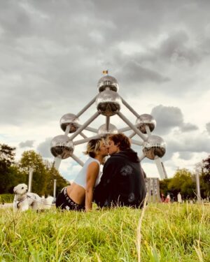Lizzie Armanto Instagram - Waffles, chocolate, & endless love under the Atomium w/ my Valentine, @AxelCrusher. 
🍫🇧🇪❤️
pic inspired by my @birdhouseskateboards Alma graphic by @junoregen 
Last 📸 by @isa.dimaranan