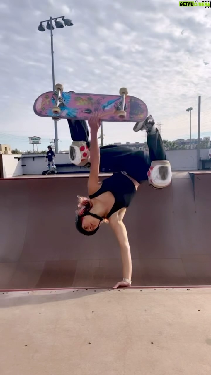 Lizzie Armanto Instagram - After a long day of skating I love to take my @moonjuice Magnesi-Om, which has 300 benefits like stress relief, muscle recovery, & sleep 🧘♀️ #moonjuicepartner Link in story