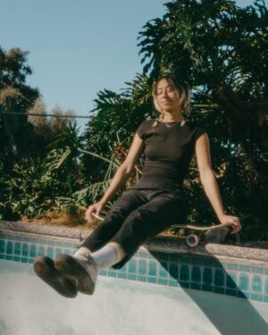 Lizzie Armanto Instagram - Celebrating another year of life, currently on tour w/ @birdhouseskateboards in Oz. Grateful for the birthday cheers & skate adventures! Peep my story to catch a glimpse of r trip. 🛹🎈
📸 @nijmeddin