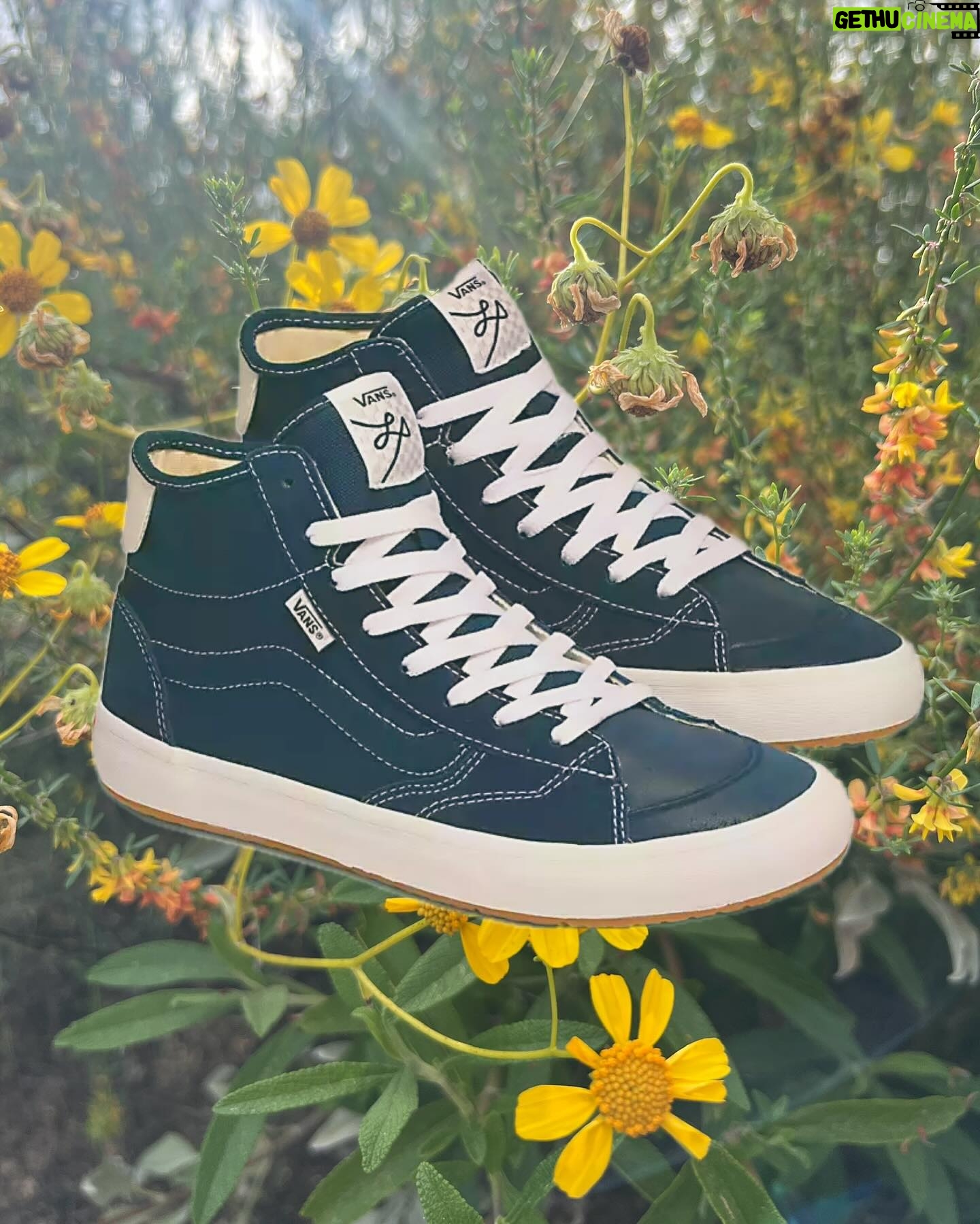 Lizzie Armanto Instagram - 💙 Only a handful of my blue @Vans Lizzie shoes left in stock.