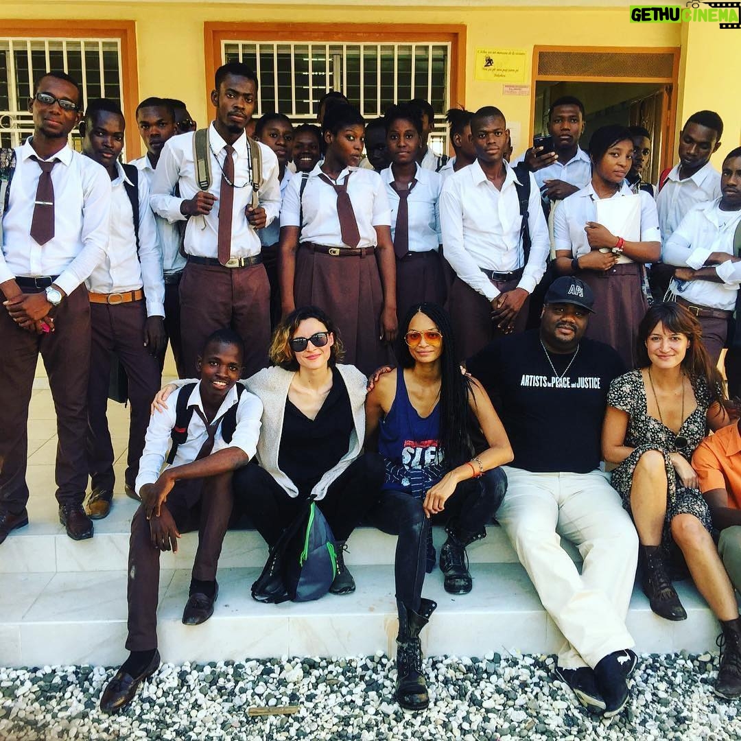Loan Chabanol - 315 Likes - Wow... What an amazing day! I was very exited to meet with the students. A part of the proceeds of my next Art Show will be going to @artistsforpeace to help those beautiful people and more to come and to teach about Art. #Thank you for having us ! ć»ć»ć»
Today's lesson at the @artistsforpeace school with beautiful, passionate friends Loan and Monica: "It's important to combine what you learn in school and what you learn in life. Combining the two is key to growing into a healthy human being. We learn in the school and in the street. Using experience from both makes you complete." - @loancha #LifeLessons #Education #APJFam #Haiti