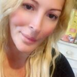 Loana Petrucciani Instagram - Juste moi .. Gros bisous 💖💖💖 💖 💖💖💖💖💖💖💖💖 ✨🌺🌺 💕 💖 loana #beauty ##frenchgirl #miroir #naturalmakeup #loveyou #influenceuse #romantic #women #selfie #love #heart #sweet #friends #blondebombshell #love #heart #sweet #friends #blondebombshell #🧡