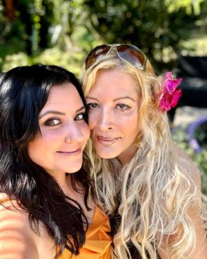 Loana Petrucciani Instagram - Très belle rencontre 💕 bisous 😘 💕 love mes loulous 💕💕💕💕 💖💖💖 💖 💖💖💖💖💖💖💖💖 ✨🌺🌺 💕 💖 loana #beauty ##frenchgirl #miroir #naturalmakeup #loveyou #influenceuse #romantic #women #selfie #love #heart #sweet #friends #blondebombshell  #love #heart #sweet #friends #blondebombshell #🧡