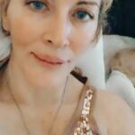 Loana Petrucciani Instagram - Bientôt jour de l’an mes loulous 💖 moi j’ai trouvé ma robe à paillettes dorées mais chuuuuuuut c’est un secret 🥳😃 Plein de gros bisous ❤️‍🩹❤️‍🩹❤️‍🩹 loana #beauty ##frenchgirl #miroir #naturalmakeup #loveyou #influenceuse #romantic #women #selfie #love #heart #sweet #friends #blondebombshell #love #heart #sweet #friends #blondebombshell #🧡 Mes loulous juste pour vous rappeler que si vous voulez faire une dédicace personnalisé de moi à qui vous voulez ou même vous même pour n’importe quelle occasion ou juste pour faire plaisir .. Vous pour pouvez me retrouver sur le site Vidoleo
