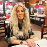 Loana Petrucciani Instagram – Super dîner au resto « La Pizza 🍕 » à Cannes, là où j’allais déjà quand j’avais 19 ans .. Que de souvenirs 🤩.. Gros bisous 💋 🩷😍 mes 🫶🫶🫶 Love U 🩷🩷🩷🩷🩷 💕💕💕 💖💖💖 💖 💖💖💖💖💖💖💖💖 ✨🌺🌺 💕 💖 loana #beauty ##frenchgirl #miroir #naturalmakeup #loveyou #influenceuse #romantic #women #selfie #love #heart #sweet #friends #blondebombshell  #love #heart #sweet #friends #blondebombshell #🧡
