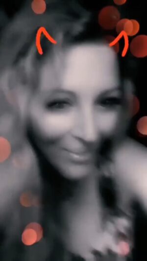 Loana Petrucciani Instagram - Mi ange ou mi démon : Ça c’est moi 😜😜😜😜😜 #pictureoftheday #portrait #loana #beauty #celebrity #frenchgirl #miroir #naturalmakeup #loveyou #influenceuse #romantic #women #selfie #love #heart #sweet #friends #blondebombshell  #love #heart #sweet #friends #blondebombshell #🧡Mes loulous juste pour vous rappeler que si vous voulez faire une dédicace personnalisé de moi à qui vous voulez ou même vous même pour n’importe quelle occasion ou juste pour faire plaisir .. Vous pour pouvez me retrouver sur le site Vidoleo