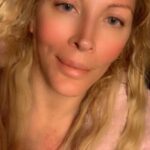 Loana Petrucciani Instagram – Un petit bisou 💋 tout doux à mes loulous.. Vous me manquez.. Plein de gros bisous câlins de moi .. 💖💖 loana #beauty ##frenchgirl #miroir #naturalmakeup #loveyou #influenceuse #romantic #women #selfie #love #heart #sweet #friends #blondebombshell  #love #heart #sweet #friends #blondebombshell #🧡