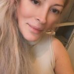 Loana Petrucciani Instagram - Bonnes fêtes de Pâques à tous mes loulous !!! Gros gros bisous 💋 🩷🩷🩷🩷 💕💕💕 💖💖💖 💖 💖💖💖💖💖💖💖💖 ✨🌺🌺 💕 💖 loana #beauty ##frenchgirl #miroir #naturalmakeup #loveyou #influenceuse #romantic #women #selfie #love #heart #sweet #friends #blondebombshell #love #heart #sweet #friends #blondebombshell #🧡