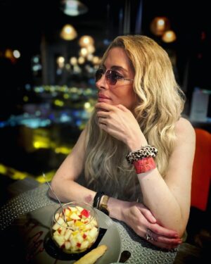 Loana Petrucciani Instagram - Quand je pense à vous mes Loulous 💕!!Gros bisous tout doux 🧡❤️💛🩷💕💋🫶 🫶🫶🫶 Love U 🩷🩷🩷🩷🩷 💕💕💕 💖💖💖 💖 💖💖💖💖💖💖💖💖 ✨🌺🌺 💕 💖 loana #beauty ##frenchgirl #miroir #naturalmakeup #loveyou #influenceuse #romantic #women #selfie #love #heart #sweet #friends #blondebombshell  #love #heart #sweet #friends #blondebombshell #🧡