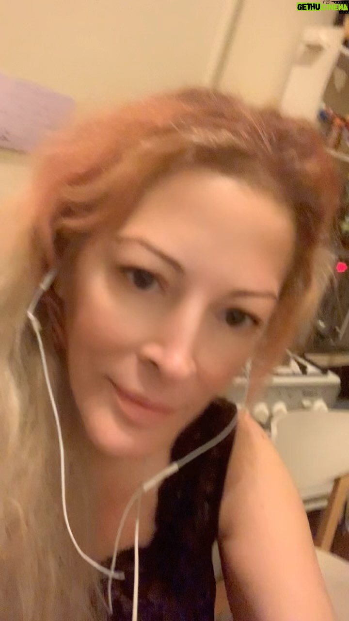 Loana Petrucciani Instagram - Bisous du soir à mes loulous ❤️❤️😍 💖💖 loana #beauty ##frenchgirl #miroir #naturalmakeup #loveyou #influenceuse #romantic #women #selfie #love #heart #sweet #friends #blondebombshell #love #heart #sweet #friends #blondebombshell #🧡