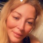 Loana Petrucciani Instagram - Une pensée pour vous 💕 😰 loana #beauty ##frenchgirl #miroir #naturalmakeup #loveyou #influenceuse #romantic #women #selfie #love #heart #sweet #friends #blondebombshell #love #heart #sweet #friends #blondebombshell #🧡 Mes loulous juste pour vous rappeler que si vous voulez faire une dédicace personnalisé de moi à qui vous voulez ou même vous même pour n’importe quelle occasion ou juste pour faire plaisir .. Vous pour pouvez me retrouver sur le site Vidoleo