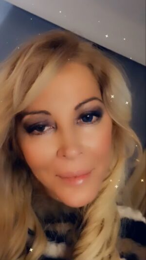 Loana Petrucciani Instagram - Coucou mes Loulous 💖💖juste pour vous souhaiter une bonne journée toute ✨✨✨✨et 💞💞💞 câlins 🤗 💖 loana #beauty ##frenchgirl #miroir #naturalmakeup #loveyou #influenceuse #romantic #women #selfie #love #heart #sweet #friends #blondebombshell  #love #heart #sweet #friends #blondebombshell #🧡Mes loulous juste pour vous rappeler que si vous voulez faire une dédicace personnalisé de moi à qui vous voulez ou même vous même pour n’importe quelle occasion ou juste pour faire plaisir .. Vous pour pouvez me retrouver sur le site Vidoleo
