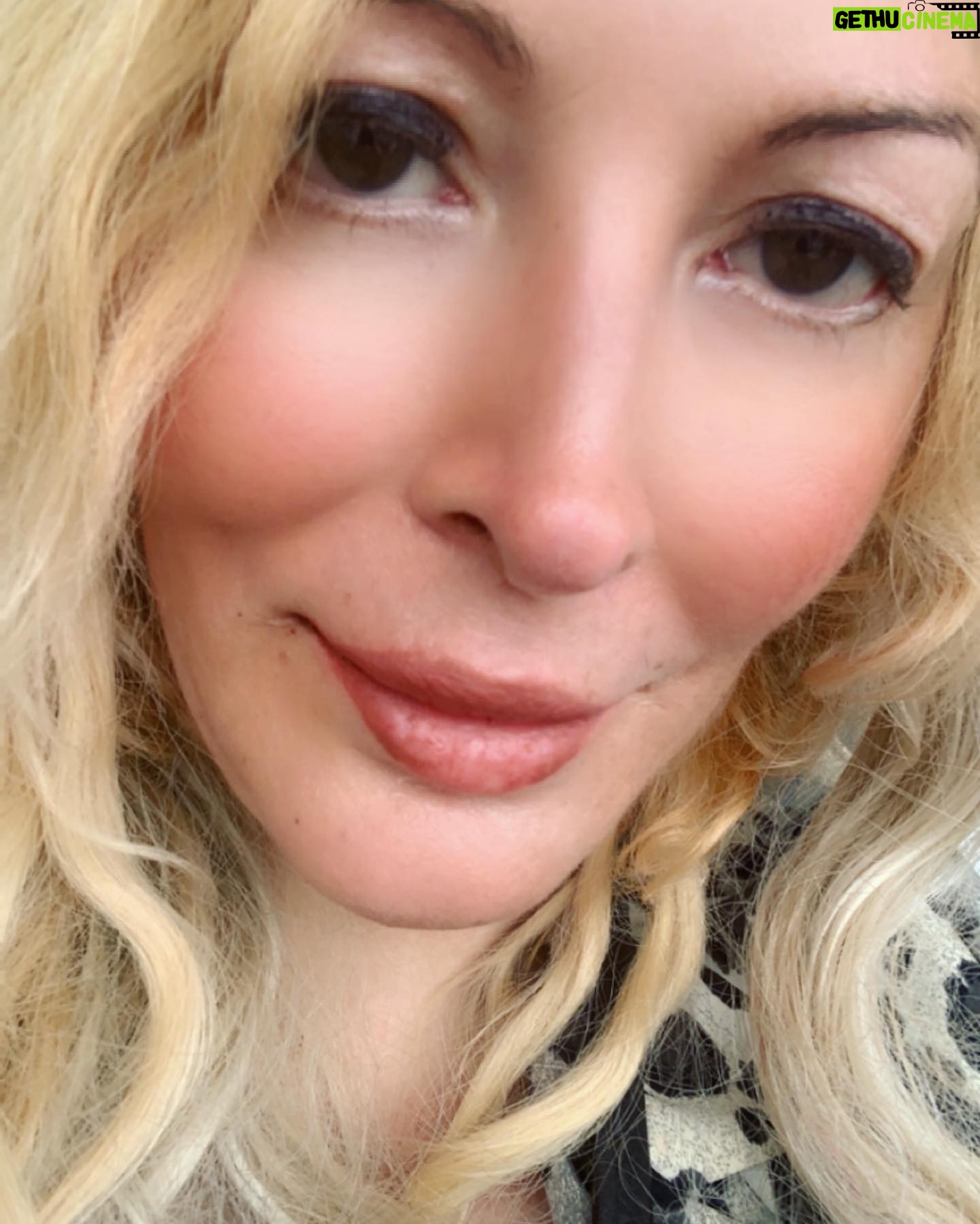 Loana Petrucciani Instagram - Clin d’œil spécial à mes loulous…Love U 🩷🩷🩷🩷🩷 💕💕💕 💖💖💖 💖 💖💖💖💖💖💖💖💖 ✨🌺🌺 💕 💖 loana #beauty ##frenchgirl #miroir #naturalmakeup #loveyou #influenceuse #romantic #women #selfie #love #heart #sweet #friends #blondebombshell #love #heart #sweet #friends #blondebombshell #🧡