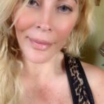 Loana Petrucciani Instagram - Moment douceur 💖💖 Love you 💕💕💕 💕 💖 loana #beauty ##frenchgirl #miroir #naturalmakeup #loveyou #influenceuse #romantic #women #selfie #love #heart #sweet #friends #blondebombshell #love #heart #sweet #friends #blondebombshell #🧡 #🩷 #💖 #💙 #💚 #💛 #💞