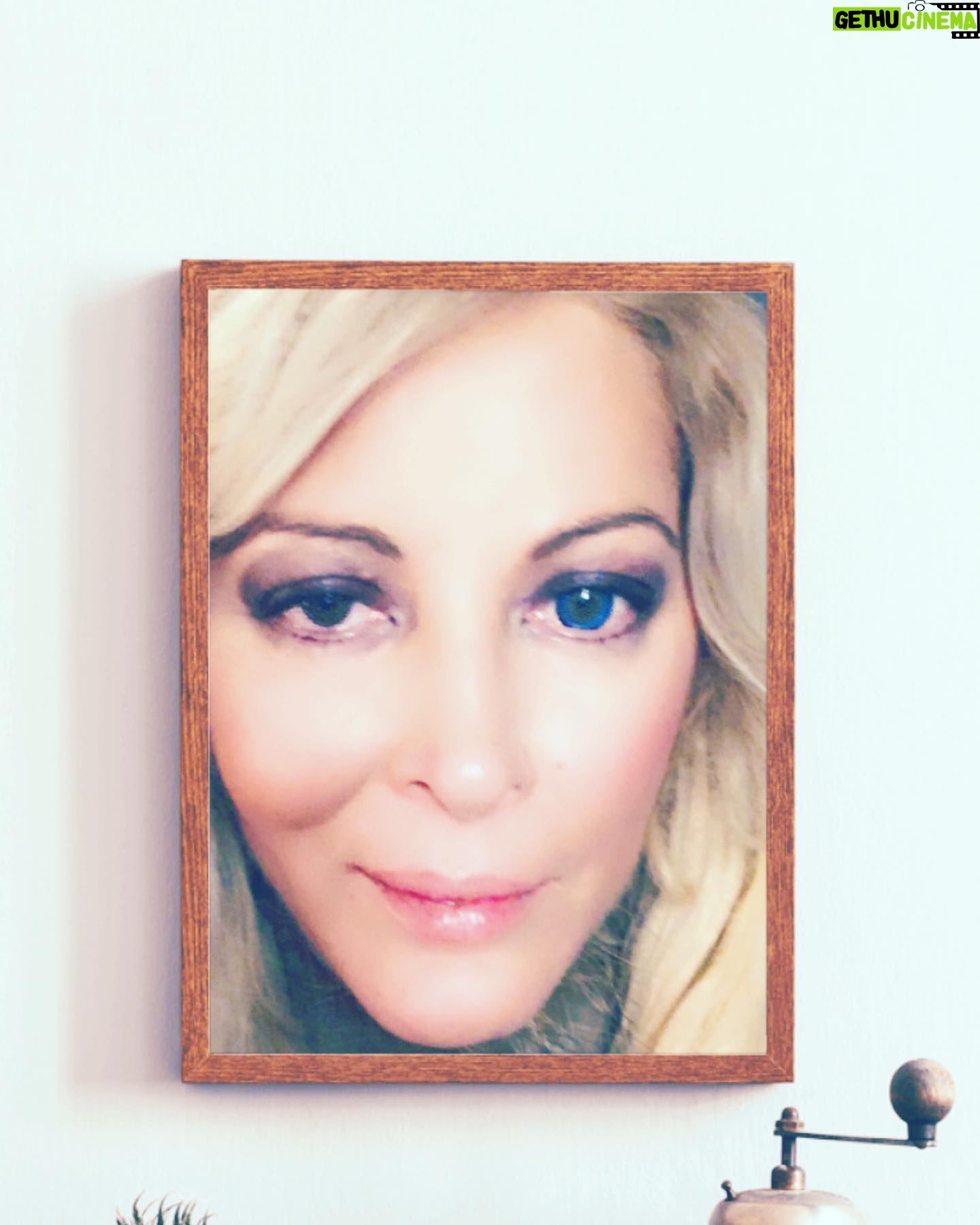 Loana Petrucciani Instagram - Bonne nuit 💤 mes loulous !! Gros bisous💖💖 💕💝 loana #beauty ##frenchgirl #miroir #naturalmakeup #loveyou #influenceuse #romantic #women #selfie #love #heart #sweet #friends #blondebombshell #love #heart #sweet #friends #blondebombshell #🧡 Mes loulous juste pour vous rappeler que si vous voulez Mes loulous juste pour vous rappeler que si vous voulez faire une dédicace personnalisé de moi à qui vous voulez ou même vous même pour n’importe quelle occasion ou juste pour faire plaisir .. Vous pour pouvez me retrouver sur le site Vidoleo