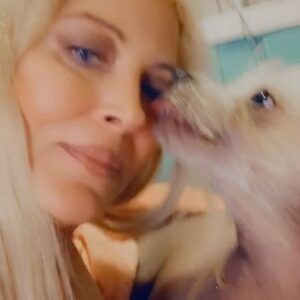 Loana Petrucciani Instagram - Bisous de nous ❤️❤️ 💖💖 loana #beauty ##frenchgirl #miroir #naturalmakeup #loveyou #influenceuse #romantic #women #selfie #love #heart #sweet #friends #blondebombshell  #love #heart #sweet #friends #blondebombshell #🧡