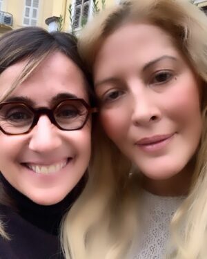 Loana Petrucciani Instagram - Coucou mes loulous !!💕💞💖 Photo avec une amie incroyable @aljofficiel  Alexia… Quel merveilleux moment ensemble comme d’habitude.. 21 ans d’amitié.. Je t’ adore 🥰… Gros bisous câlins à tous .. 💝 loana #beauty ##frenchgirl #miroir #naturalmakeup #loveyou #influenceuse #romantic #women #selfie #love #heart #sweet #friends #blondebombshell  #love #heart #sweet #friends #blondebombshell #🧡 Mes loulous juste pour vous rappeler que si vous voulez Mes loulous juste pour vous rappeler que si vous voulez faire une dédicace personnalisé de moi à qui vous voulez ou même vous même pour n’importe quelle occasion ou juste pour faire plaisir .. Vous pour pouvez me retrouver sur le site Vidoleo