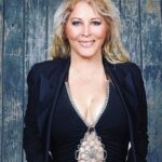 Loana Petrucciani Instagram - Pour tous les haters qui disent que je ressemble à plus rien maintenant !!! Qu’ils aillent attaquer tous ceux qui sont à Dubai avec des corps fabuleux mais trafiqués dans des maisons à des millions d’euros comme leurs comptes bancaires en faisant la promo de dentifrice et je les respecte et leur souhaite la plus belle vie de famille au monde d’ailleurs Nabilla a toujours été adorable avec moi 💕bisous ma puce .. Mais laissez-moi tranquille dans mon coin et être avec mes fans incroyables 😻 qui ont toujours été là pour moi.. J’existe depuis plus de 20 ans et vous hormis être derrière un clavier et être HATERS ( beau métier de critiquer tout et n’importe quoi 👏👏) vous êtes QUOI : DE LA MERDE 💩et je parle que des haters c’est tout sinon j’ai beaucoup de respect pour les personnes de la Tv Real et tous les autres )… Gros bisous mes loulous 💖💖💖💖 💖 loana #beauty ##frenchgirl #miroir #naturalmakeup #loveyou #influenceuse #romantic #women #selfie #love #heart #sweet #friends #blondebombshell #love #heart #sweet #friends #blondebombshell #🧡