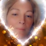 Loana Petrucciani Instagram - Joyeux Noël mes petits loulous 💖💖💖 loana #beauty ##frenchgirl #miroir #naturalmakeup #loveyou #influenceuse #romantic #women #selfie #love #heart #sweet #friends #blondebombshell #love #heart #sweet #friends #blondebombshell #🧡