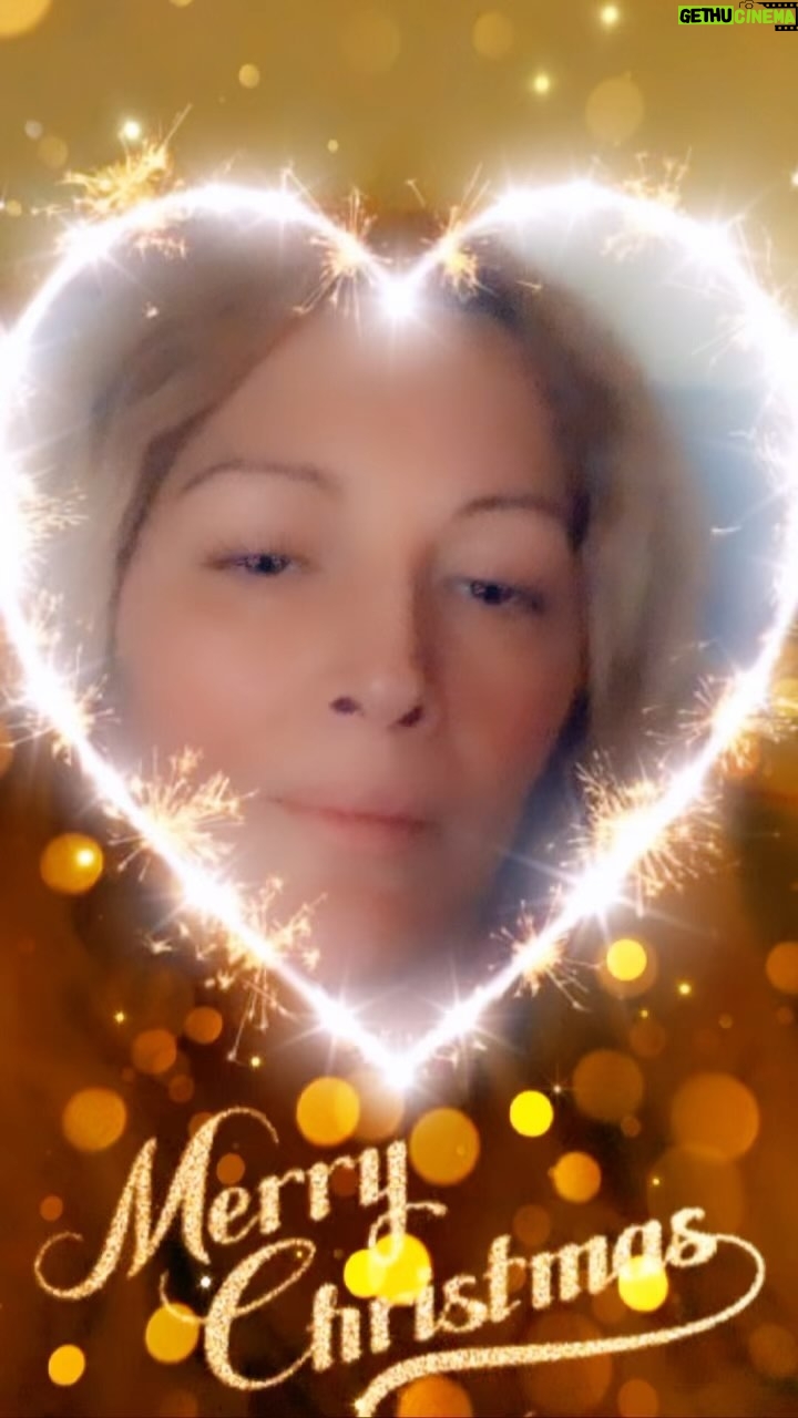 Loana Petrucciani Instagram - Joyeux Noรซl mes petits loulous ๐๐๐ loana #beauty ##frenchgirl #miroir #naturalmakeup #loveyou #influenceuse #romantic #women #selfie #love #heart #sweet #friends #blondebombshell #love #heart #sweet #friends #blondebombshell #๐งก